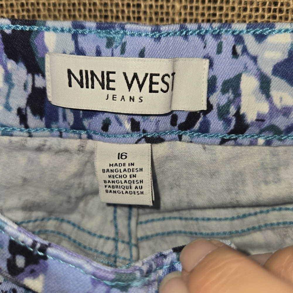 NWOT Women's Nine West Chrystie Capri Blue Abstract Print Pants Size 16 - Picture 9 of 13